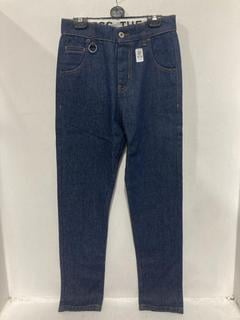 Lot 870  
            Chesterfield SR47 - Parcel Delivery Only 

                
RANDOM IDENTITIES JEANS IN DARK BLUE RINSE SIZE 26 (LOCATION: H4)
