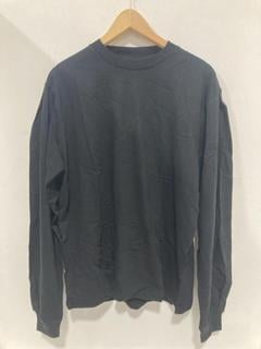Lot 874  
            Chesterfield SR47 - Parcel Delivery Only 

                
RANDOM IDENTITIES LONG SLEEVE TSHIRT IN BLACK SIZE M ORIGINAL RRP £215 (LOCATION:...