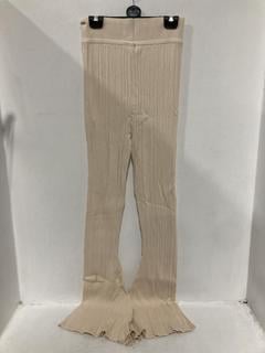 Lot 882  
            Chesterfield SR47 - Parcel Delivery Only 

                
LIVE THE PROCESS WOMENS BOY SHORTS IN R10 CHOCOLA SIZE XL ORIGINAL RRP £195 (LOCA...