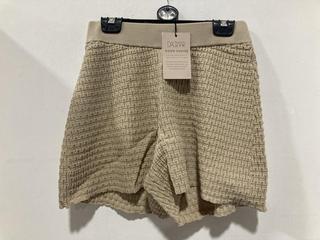 Lot 884  
            Chesterfield SR47 - Parcel Delivery Only 

                
HOUSE OF DAGMAR GERI KNITTED SHORTS IN OAT SIZE XS ORIGINAL RRP £250 (LOCATION: H4)