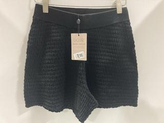 Lot 897  
            Chesterfield SR47 - Parcel Delivery Only 

                
DAGMAR SHORTS IN BLACK SIZE XS. (LOCATION: H5)