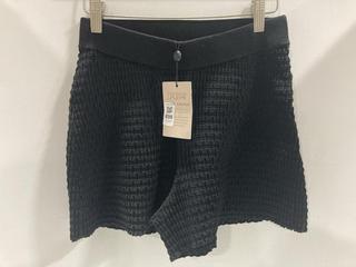 Lot 898  
            Chesterfield SR47 - Parcel Delivery Only 

                
DAGMAR SHORTS IN BLACK SIZE XS. (LOCATION: H5)