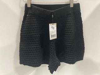 Lot 899  
            Chesterfield SR47 - Parcel Delivery Only 

                
DAGMAR SHORTS IN BLACK SIZE XS. (LOCATION: H5)