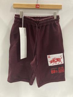 Lot 904  
            Chesterfield SR47 - Parcel Delivery Only 

                
SSENSE WORKS SHORTS IN PURPLE SIZE XS. (LOCATION: H5)