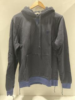 Lot 914  
            Chesterfield SR47 - Parcel Delivery Only 

                
TIGERS OF SWEDEN DEEP WELL BRAIM HOODIE IN NAVY SIZE S ORIGINAL RRP £240. (LOCATI...