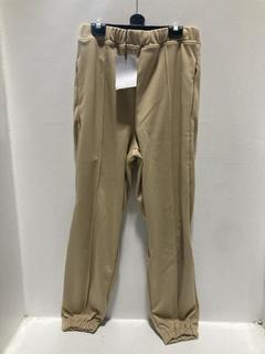 Lot 929  
            Chesterfield SR47 - Parcel Delivery Only 

                
RANDOM IDENTITIES ELASTIC PANTS IN BEIGE SIZE XS ORIGINAL RRP £355. (LOCATION: H5)