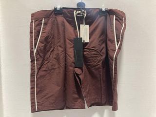 Lot 930  
            Chesterfield SR47 - Parcel Delivery Only 

                
SOLID & STRIPED THE BOARDSHORT PIPED BURGUNDY SIZE XL ORIGINAL RRP £205. (LOCATIO...