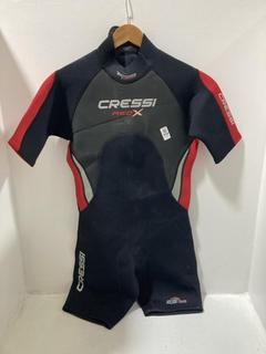 Lot 958  
            Chesterfield SR47 - Parcel Delivery Only 

                
CRESSI MED X MAN SHORTY WESTUIT IN BLACK/RED SIZE L (LOCATION: H6)