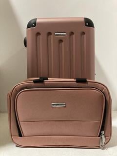 Lot 969  
            Chesterfield SR47 - Parcel Delivery Only 

                
HARDSHELL CABIN SUITCASE IN CORAL TO INCLUDE SMALL CARRYBAG IN CORAL (LOCATION: H6)
