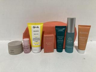 Lot 749  
            Chesterfield SR46 - Parcel Delivery Only 

                
7 X ASSORTED BEAUTY PRODUCTS TO INCLUDE ELEMIS SUPERFOOD GLOW PRIMING MOISTURISER...