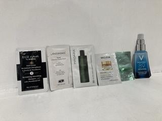 Lot 910  
            Chesterfield SR46 - Parcel Delivery Only 
                
QTY OF ASSORTED SAMPLES TO INCLUDE SISLEY HAIRRITUAL REVITALIZING SMOOTHING SHAMP...