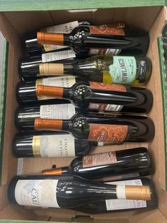 Lot 115  
            Chesterfield SR40 - Collection or Optional Delivery Available 

                
12 X ASSORTED BOTTLES OF WINE TO INCLUDE THE HOWLINGS, MEDICI RICCARDI AND VACQUE...