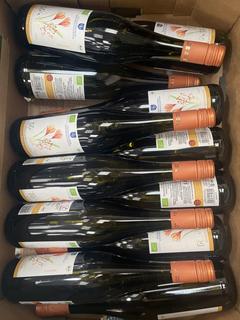 Lot 142  
            Chesterfield SR40 - Collection or Optional Delivery Available 

                
12 X BOTTLES OF DEIDESHEIMER WEINMANUFAKTUR RIESLING (LOCATION: SR39)(18+ ID MAY ...
