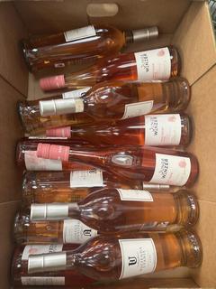 Lot 189  
            Chesterfield SR40 - Collection or Optional Delivery Available 

                
12 X ASSORTED BOTTLES OF WINE TO INCLUDE CASA SANTOS LIMA AND JUNGE WINZER (LOCAT...