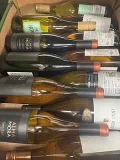 Lot 190  
            Chesterfield SR40 - Collection or Optional Delivery Available 

                
12 X ASSORTED BOTTLES OF WINE TO INCLUDE MACON-LUGNY, THIS WINE AND THE HOWLINGS ...