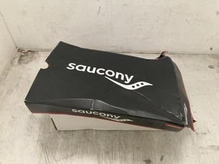 Lot 131  
            Chesterfield SR40 - Parcel Delivery Only 

                
SAUCONY ENDORPHIN SPEED 5 TRAINERS IN CORAL/SALMON SIZE UK 7 ORIGINAL RRP- £125 (...