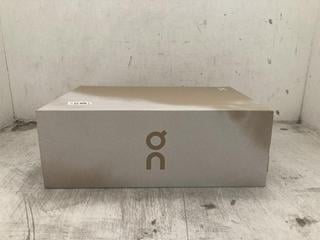 Lot 132  
            Chesterfield SR40 - Parcel Delivery Only 

                
ON CLOUD X4 RUNNING SHOES IN BLACK/ECLIPSE SIZE UK 9.5 ORIGINAL RRP- £150 (LOCATI...