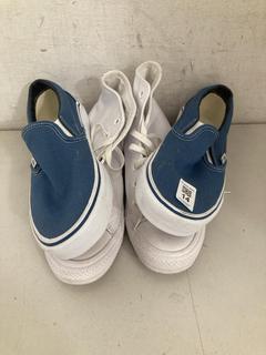 Lot 14  
            Chesterfield SR40 - Parcel Delivery Only 

                
VANS SHOES IN BLUE SIZE UK 7 TO INCLUDE CONVERSE ALL STARS HIGH TOP SHOES IN WHIT...