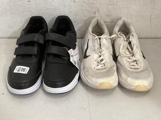 Lot 159  
            Chesterfield SR40 - Parcel Delivery Only 

                
ADIDAS TENSAUR SPORT 2.0 C TRAINERS SIZE UK 4.5 TO INCLUDE NIKE TRAINERS IN WHITE...