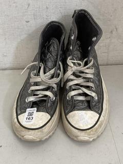 Lot 163  
            Chesterfield SR40 - Parcel Delivery Only 

                
CONVERSE ALL STAR CHUCK TAYLOR ATHLETIC SHOES IN GREY SIZE UK 3.5 (LOCATION: B RA...