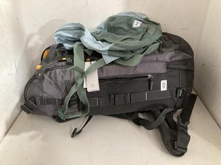 Lot 25  
            Chesterfield SR40 - Parcel Delivery Only 

                
HERSCHEL COTTON CASUAL DAYPACK IN SLATE/DARK FOREST TO INCLUDE ALTA SKY 66 BACKPA...