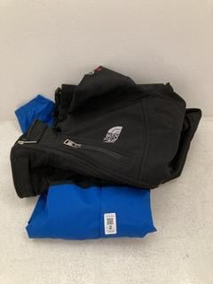 Lot 2  
            Chesterfield SR40 - Parcel Delivery Only 

                
THE NORTH FACE COAT IN BLUE/BLACK SIZE L TO INCLUDE THE NORTH FACE COAT IN BLACK ...