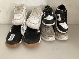 Lot 36  
            Chesterfield SR40 - Parcel Delivery Only 

                
4 X ASSORTED PAIRS IN CHILDREN'S SHOES TO INCLUDE NIKE AIR FORCES IN BLACK/WHITE ...