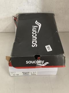 Lot 40  
            Chesterfield SR40 - Parcel Delivery Only 

                
SAUCONY GUIDE 18 TRAINERS IN TRIPLE BLACK SIZE UK 7.5 ORIGINAL RRP- £117 (LOCATIO...