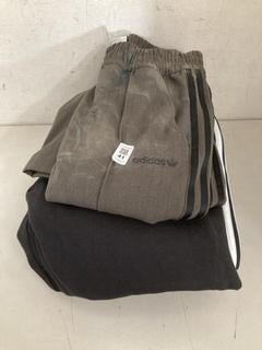 Lot 41  
            Chesterfield SR40 - Parcel Delivery Only 

                
6 X ASSORTED CLOTHING TO INCLUDE ADIDAS JOGGERS IN GREEN/BLACK SIZE S (LOCATION: ...