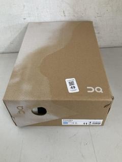 Lot 49  
            Chesterfield SR40 - Parcel Delivery Only 

                
ON CLOUD X3 RUNNING TRAINERS IN PEWTER/WHITE SIZE UK 10.5 ORIGINAL RRP- £175 (LOC...