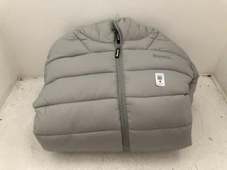 Lot 4  
            Chesterfield SR40 - Parcel Delivery Only 

                
BENCH PADDED COAT IN GREY SIZE M (LOCATION: B RACKING )