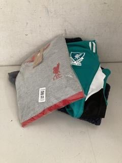 Lot 53  
            Chesterfield SR40 - Parcel Delivery Only 

                
3 X ASSORTED CLOTHING TO INCLUDE LIVERPOOL F.C SHIRT IN GREY/RED SIZE 7-8YRS (LOC...