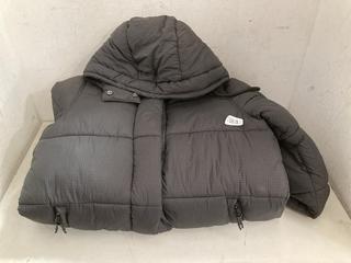 Lot 64  
            Chesterfield SR40 - Parcel Delivery Only 

                
SUPERDRY PADDED COAT IN BLACK SIZE UK 8 (LOCATION: B RACKING )
