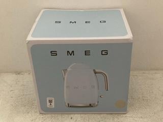 Lot 6  
            Chesterfield SR40 - Parcel Delivery Only 

                
SMEG KETTLE IN CREAM - ORIGINAL RRP £127 (LOCATION: B RACKING )