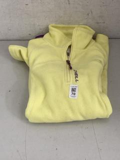 Lot 70  
            Chesterfield SR40 - Parcel Delivery Only 

                
O'NEILL QUARTER ZIP FLEECE IN YELLOW SIZE XS (LOCATION: B RACKING )