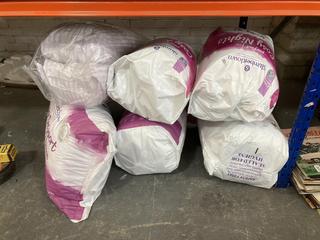 Lot 77  
            Chesterfield SR40 - Parcel Delivery Only 

                
6 X ASSORTED BEDDING TO INCLUDING SLUMBERDOWN SUPER SUPPORT PILLOWS IN WHITE (LOC...