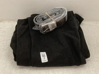 Lot 7  
            Chesterfield SR40 - Parcel Delivery Only 

                
BOSS JEANS IN BLACK SIZE 36/32 TO INCLUDE BELT IN CHOCOLATE SIZE S (LOCATION: B R...
