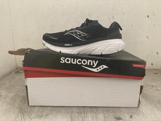 Lot 80  
            Chesterfield SR40 - Parcel Delivery Only 

                
SAUCONY GUIDE 18 TRAINERS IN TRIPLE BLACK SIZE UK 6.5 ORIGINAL RRP- £117 (LOCATIO...