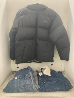 Lot 86  
            Chesterfield SR40 - Parcel Delivery Only 

                
3 X ASSORTED CLOTHING TO INCLUDE LEVIS DENIM JACKET IN BLUE SIZE 2XL (LOCATION: B...
