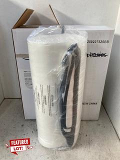 Lot 1001  
            Marchington SR18 - Parcel Delivery Only 
                
2 X COMFORT MEMORY FOAM TOPPER WITH STRAPS - SIZE: 120CM X 200CM X 4CM: LOCATION ...