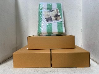 Lot 1026  
            Marchington SR18 - Parcel Delivery Only 
                
4 X SETS OF 2 CABANA STRIPE SEAFOAM GREEN BEACH TOWELS: LOCATION - BR2