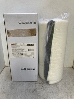 Lot 1092  
            Marchington SR18 - Parcel Delivery Only 

                
2 X COMFORT MEMORY FOAM TOPPER WITH STRAPS - SIZE 120CM X 200CM X 4CM: LOCATION -...