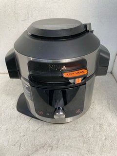 Lot 1138  
            Marchington SR18 - Parcel Delivery Only 

                
NINJA FOODI MAX SMARTLID MULTI COOKER - ORIGINAL RRP:£320: LOCATION - BR8