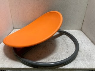 Lot 1171  
            Marchington SR18 - Parcel Delivery Only 

                
GONGE 2167 METAL CAROUSEL: LOCATION - BR11