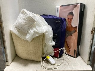 Lot 1172  
            Marchington SR18 - Parcel Delivery Only 

                
3 X ASSORTED BEDDING ITEMS TO INCLUDE TEMPUR ORIGINAL PILLOW: LOCATION - BR11