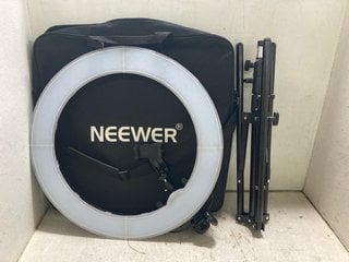 Lot 1196  
            Marchington SR18 - Parcel Delivery Only 

                
NEEWER 18 INCH LED RING LIGHT: LOCATION - BR13