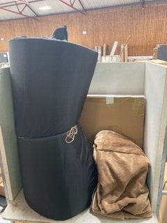 Lot 1199  
            Marchington SR18 - Parcel Delivery Only 

                
3 X ASSORTED PET ITEMS TO INCLUDE SONGMICS PET CARRIER: LOCATION - BR13