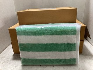 Lot 1272  
            Marchington SR18 - Parcel Delivery Only 

                
5 X SETS OF 2 CABANA STRIPE SEAFOAM GREEN BEACH TOWELS - COMBINED ORIGINAL RRP:£1...