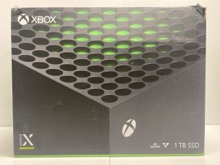 Lot 1005  
            Nationwide - Parcel Delivery Only 

                
MICROSOFT XBOX SERIES X 1TB CONSOLE (ORIGINAL RRP - £499): MODEL NO 1882  [JPTE99...