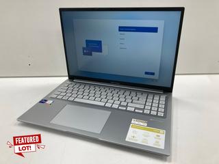 Lot 77  
            Nationwide - Parcel Delivery Only 

                
ASUS VIVOBOOK 16 1TB LAPTOP IN SILVER: MODEL NO X1605VA (WITH CHARGING CABLE). 13...